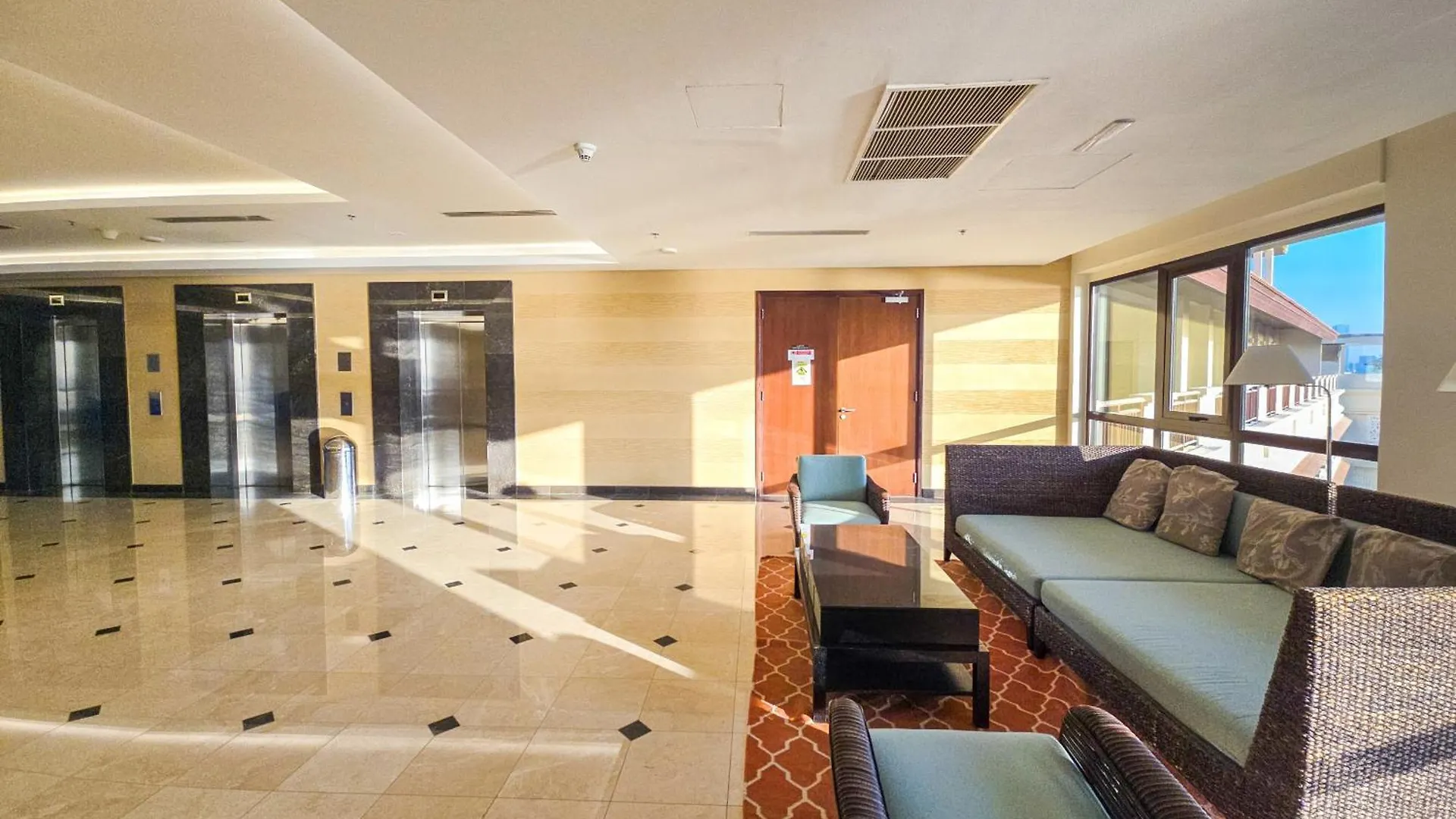 Easygo-Crystal Beach Front And Lagoon Access Stu- Royal Amwaj-Pj Dubai 0*,