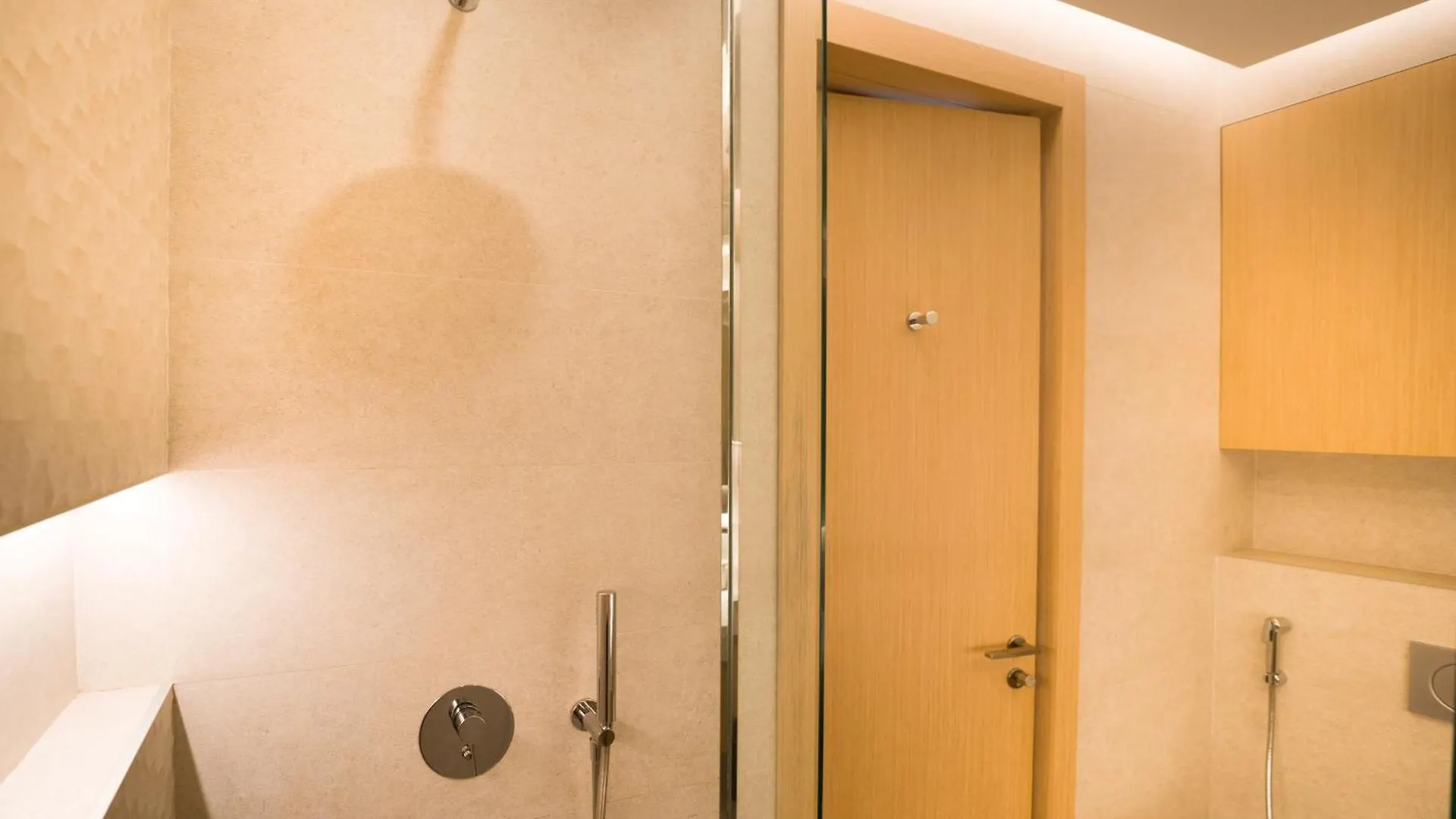 Easygo-Crystal Beach Front And Lagoon Access Stu- Royal Amwaj-Pj Dubai Apartment